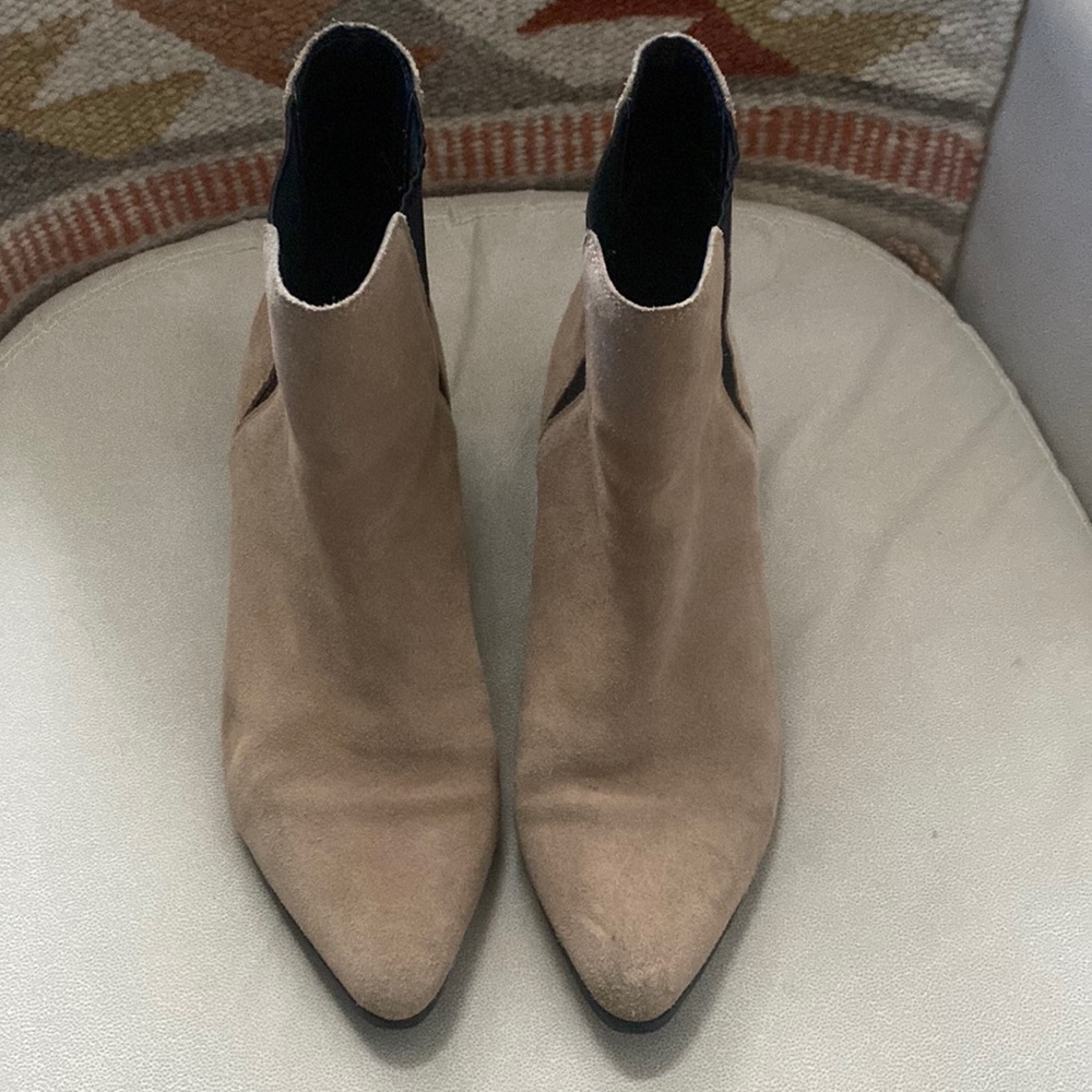 Urban outfitters tan booties size 9